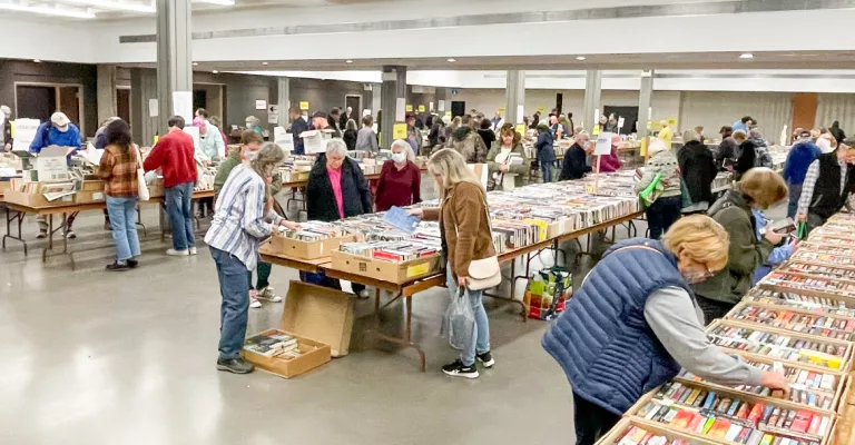 people looking at books that want to buy