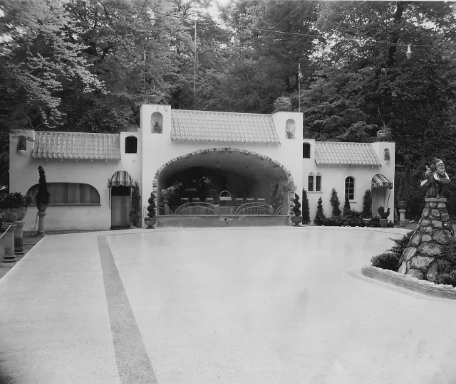 Black and white photo of the Wonderland Gardens bandshell.