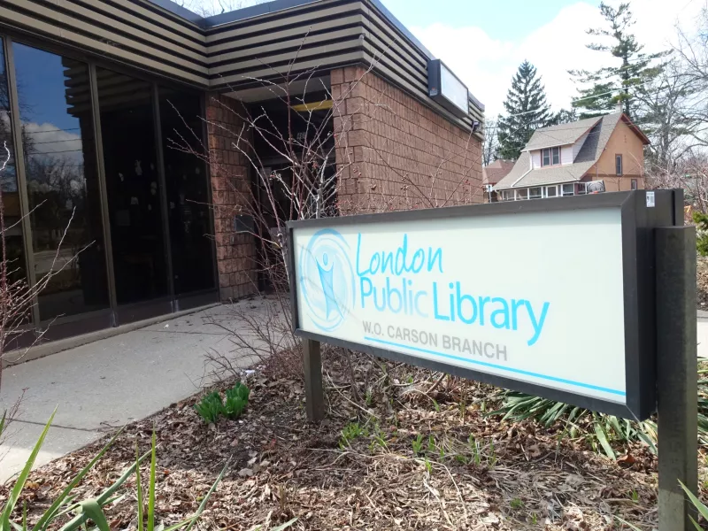 A photo of the outside of Carson Branch with the Library sign in front.