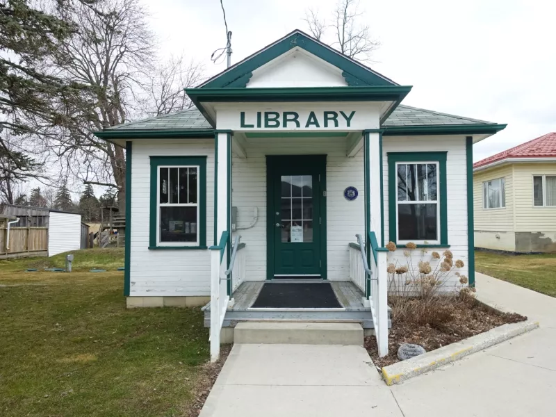 A photo of the outside of Glanworth Branch Library.