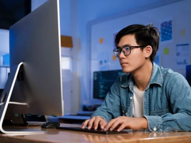 A person using vibe coding 