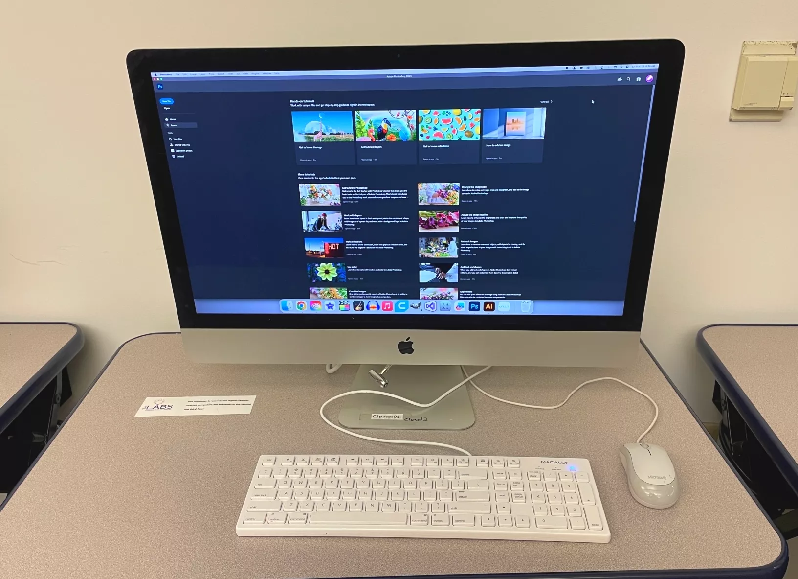 Photo of imac computer in The Labs with software